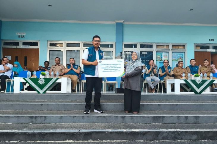 BPJS Ketenagakerjaan serahkan kartu peserta di Kampus Universitas Muhammadiyah Sukabumi