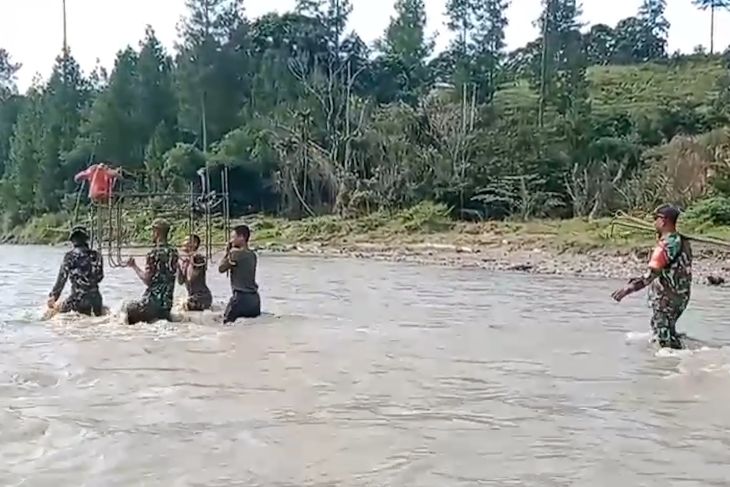 Buka keterisoliran warga Gayo Lues, TNI kembali bangun jembatan gantung
