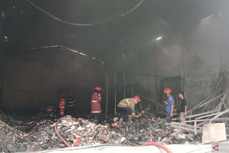 16 armada damkar diturunkan tangani kebakaran di Taman Tekno Tangsel