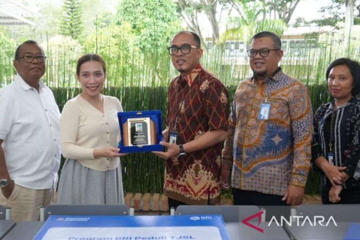 BRI Cabang Tarutung salurkan bantuan sarana dan prasarana untuk SMA Unggul Del