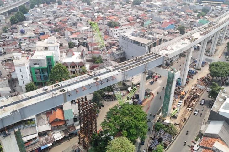 Jalur LRT Jakarta Fase 1B rute Velodrome-Manggarai tersambung 100 persen