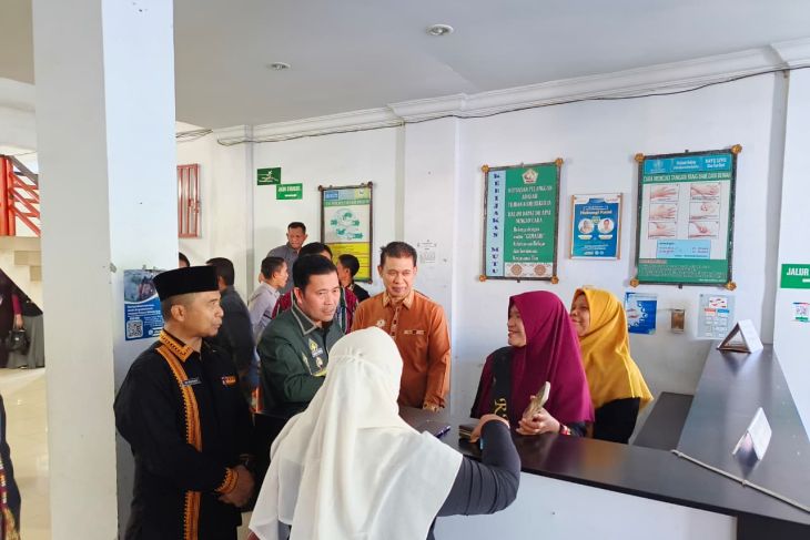 Bupati Aceh Tengah berkantor di rumah sakit pastikan layanan kesehatan