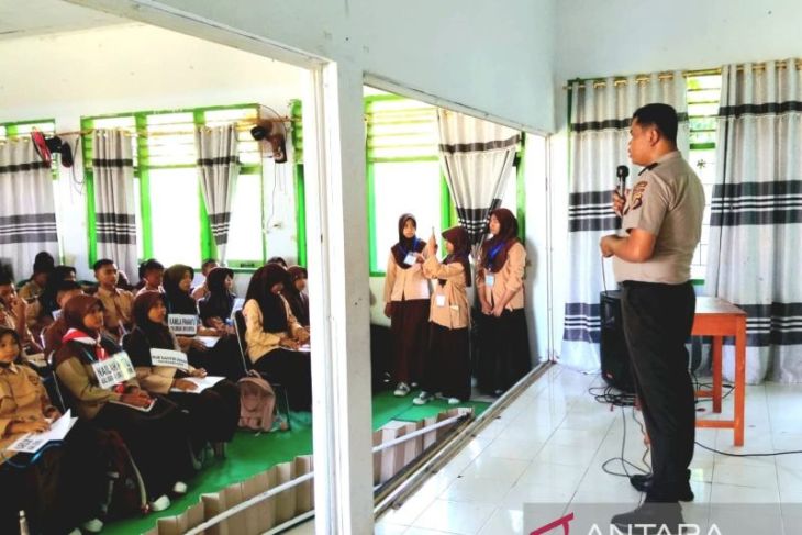 Polisi bentengi siswa baru SMP di Gorontalo dari bahaya NAPZA