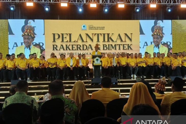 Bahlil lantik pengurus Golkar Aceh, instruksikan perkuat konsolidasi