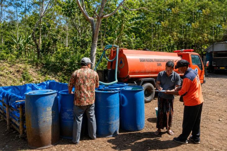 BPBD Lumajang salurkan air bersih ke daerah terdampak kekeringan
