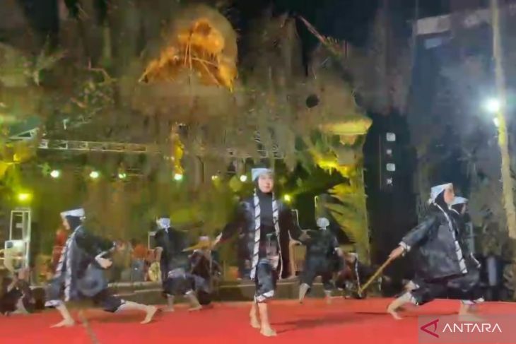 Tari Ujungan Bekasi pukau penonton Festival Lima Gunung 2026