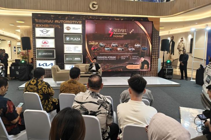 Belasan kendaraan ikut pameran otomotif di Surabaya