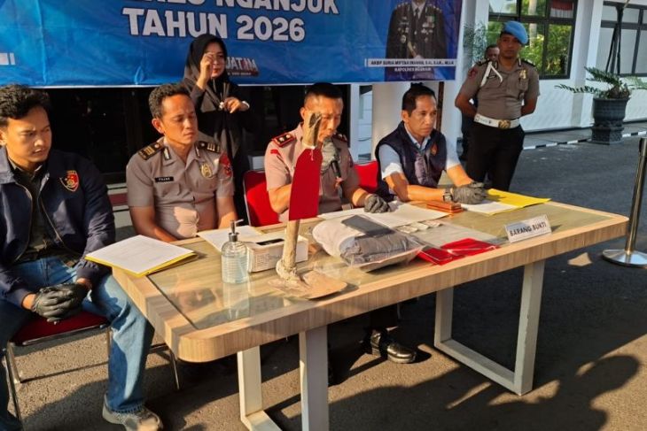 Polres Nganjuk tangkap dua tersangka kasus temuan mayat