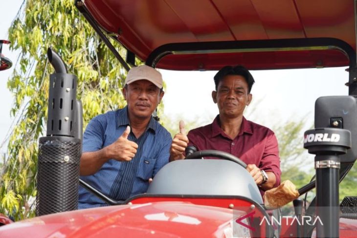Pemkab Paluta salurkan 40 unit alsintan untuk tingkatkan produktivitas pertanian