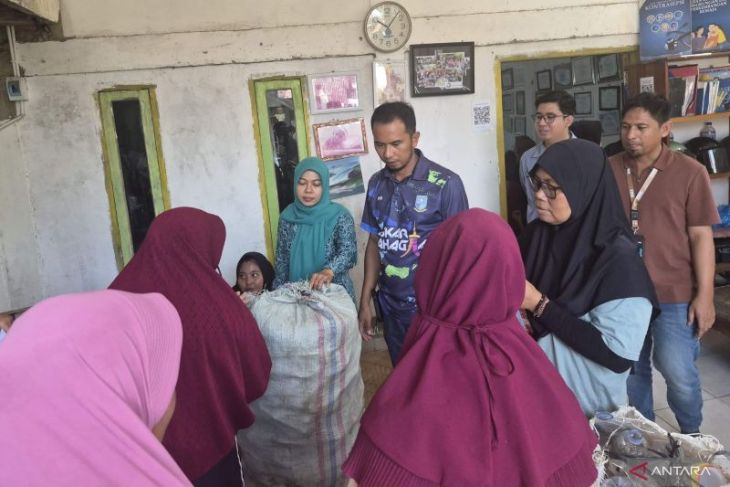 Nasabah PNM di Kota Jambi bayar angsuran melalui penjualan sampah
