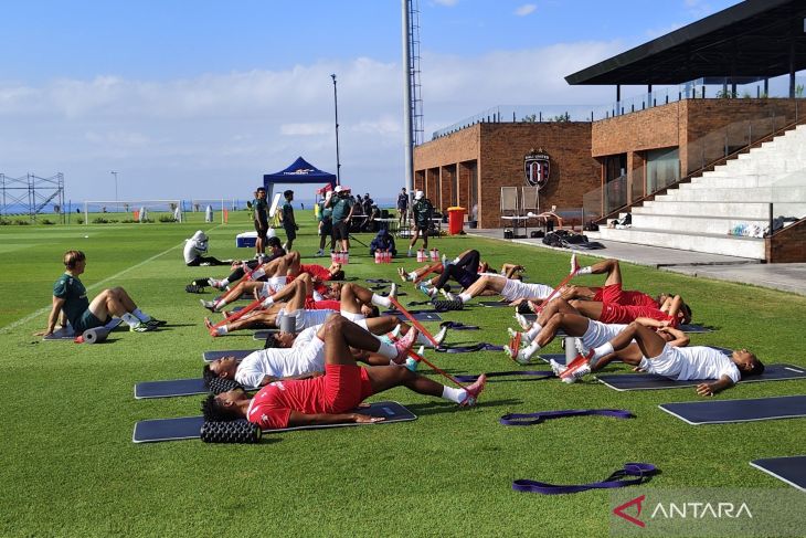 John Herdman sanjung performa pemain anyar Mitchell Baker saat sesi latihan