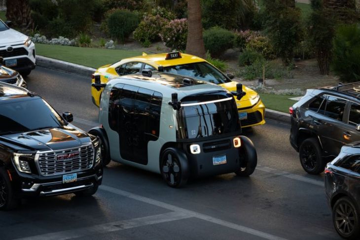 Perusahaan milik Amazon menarik kembali seluruh robotaxi-nya