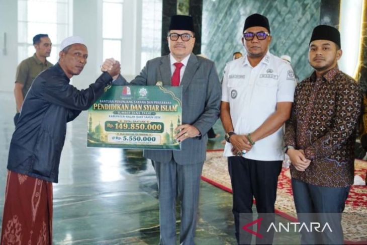 Pemkab Nagan Raya salurkan bantuan Rp149,8 juta untuk 27 lembaga keagamaan