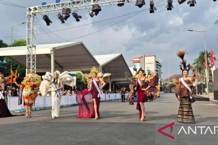 Sejumlah Putri Indonesia tampil memukau di Grand Carnival JFC 2026
