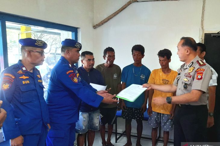 Polairud evakuasi tiga warga Maluku Utara hanyut hingga Gorontalo