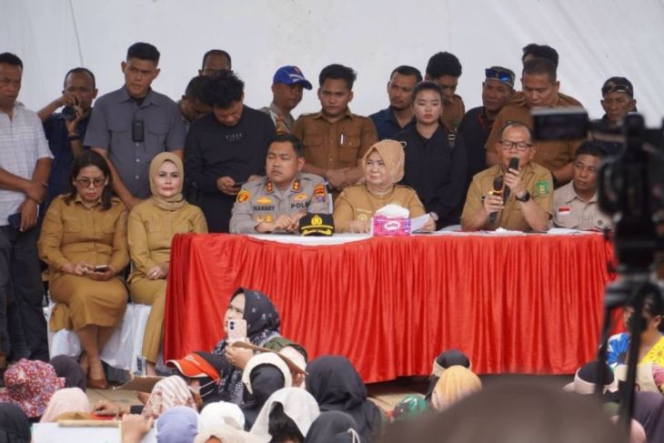 Plt. Bupati Tiorita kawal percepatan bantuan banjir, tegaskan siap berjuang bersama warga Langkat