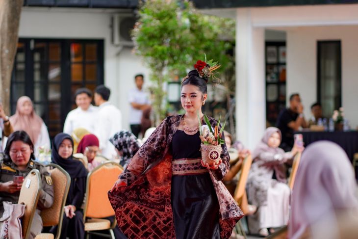 Pemkot Banjarbaru dorong UMKM masuk pasar global melalui desain sasirangan pewarna alam