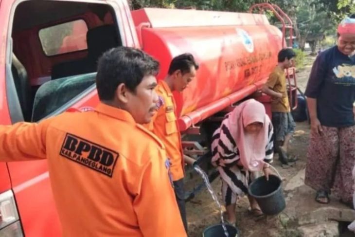 Pemkab Pandeglang salurkan 211.000 liter air bersih ke 33 desa