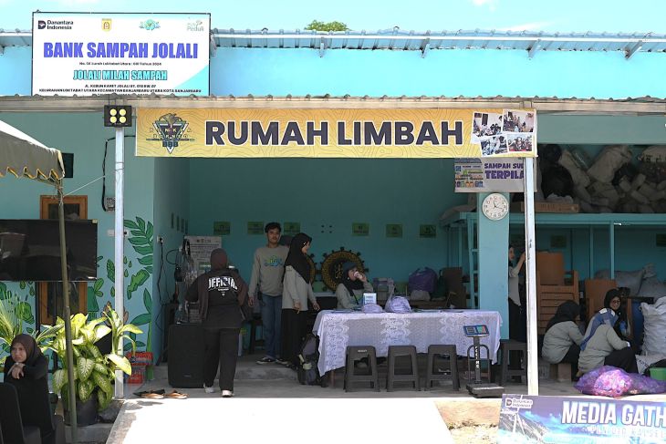 Program PLN Peduli ubah sampah menjadi harapan melalui Bank Sampah Jolali