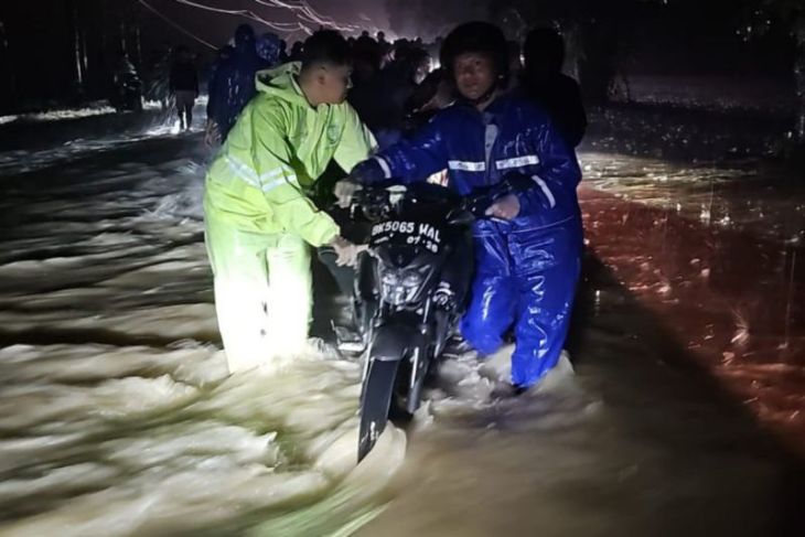 Hujan di Simalungun, empat motor terseret arus, ratusan rumah kebanjiran