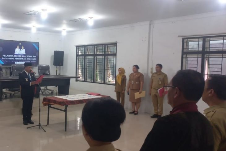 Bupati Karo lantik kepala sekolah SD dan SMP, tekankan kepemimpinan profesional dongkrak mutu pendidikan