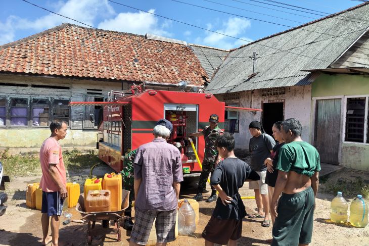 Kodim 0432 Bangka Selatan salurkan air bersih untuk warga terdampak kekeringan