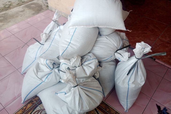 Polres Belitung gerebek gudang penyimpanan pasir timah di Air Merbau