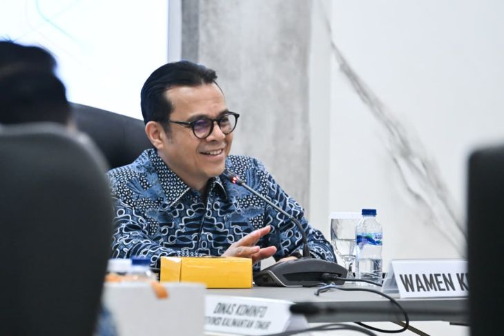Wamenkomdigi: Kampus harus jaga sisi kritis mahasiswa hadapi Gen AI