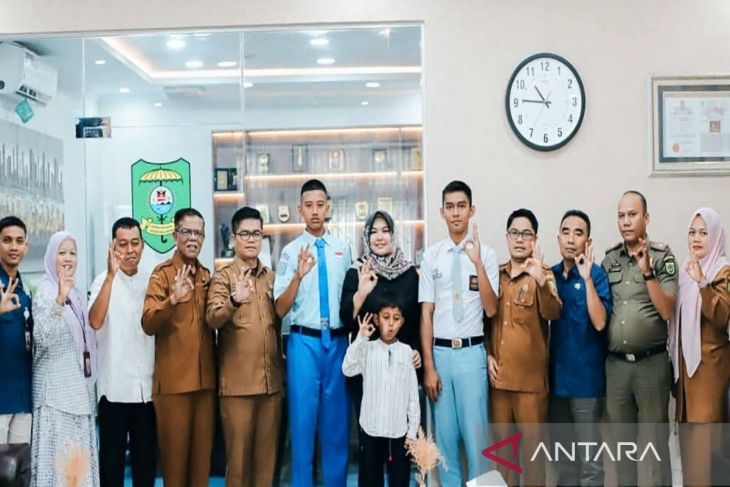 Wabup Madina lepas dua Paskibraka ke pemusatan latihan Sumut