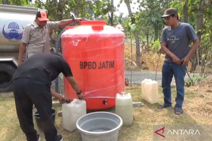 BPBD Ngawi distribusikan air bersih ke wilayah terdampak kekeringan