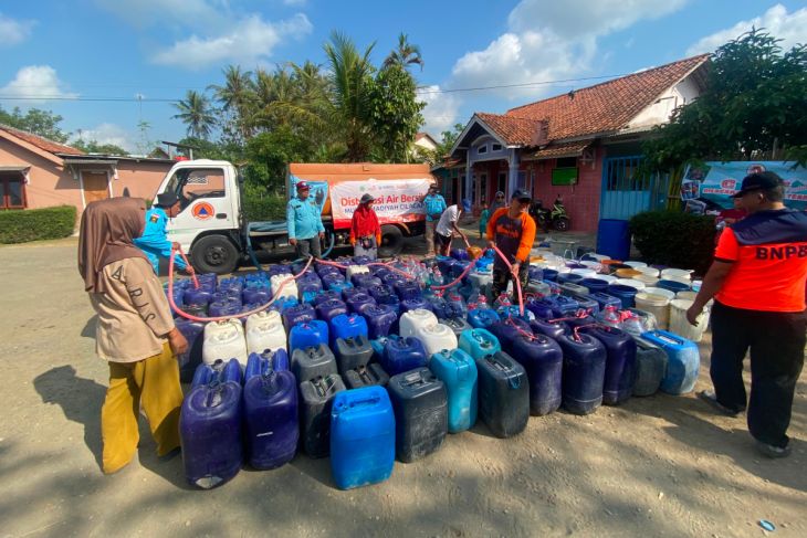 Cilacap distribusikan 232 tangki air bersih ke 29 desa