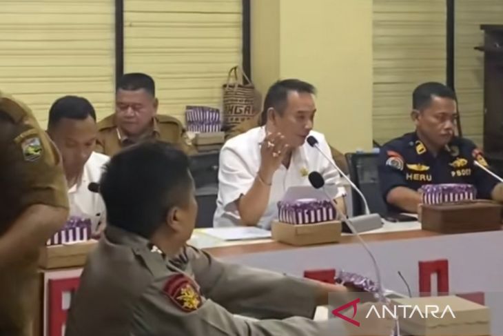 Belasan nelayan Desa Gemuruh mengadu ke DPRD Kotabaru