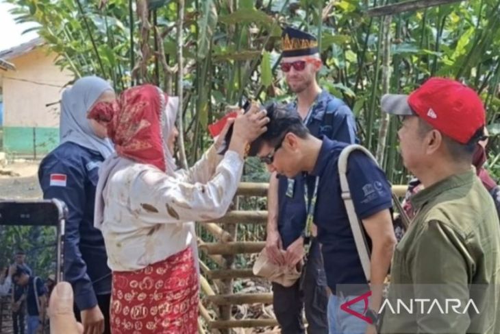 Tim penilai UNESCO Geopark Merangin kagum lihat pembuatan batik dengan dikukus
