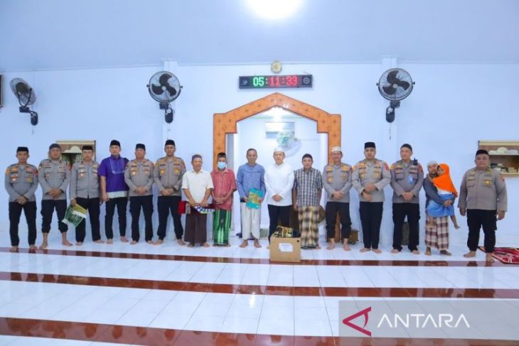 Polda Gorontalo gelar safari subuh perkuat silaturahmi warga