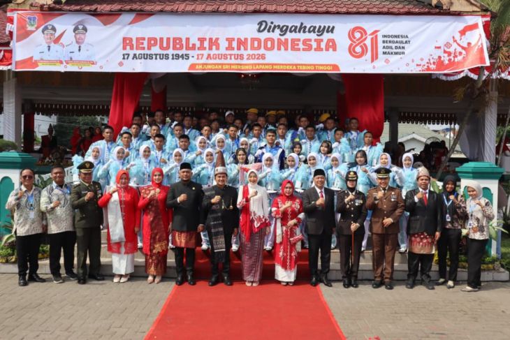Wali Kota Tebing Tinggi pimpin upacara HUT RI ke-81 di lapangan merdeka