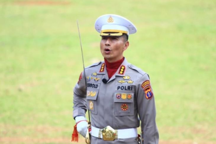 Penurunan bendera merah putih di istana, putra Sulut jadi komandan upacara
