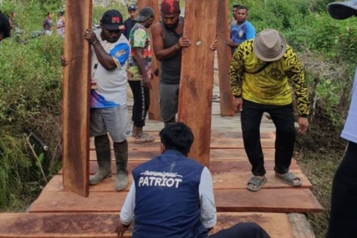 UI selesaikan perbaikan Jembatan Patriot di Teluk Wondama, Papua Barat