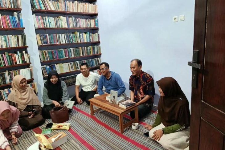Tiga tips menulis cerpen atau novel dari Hairul