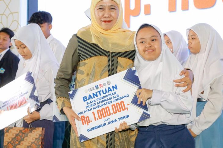 Gubernur Jatim berikan bantuan pendidikan afirmasi untuk 112 murid Jombang