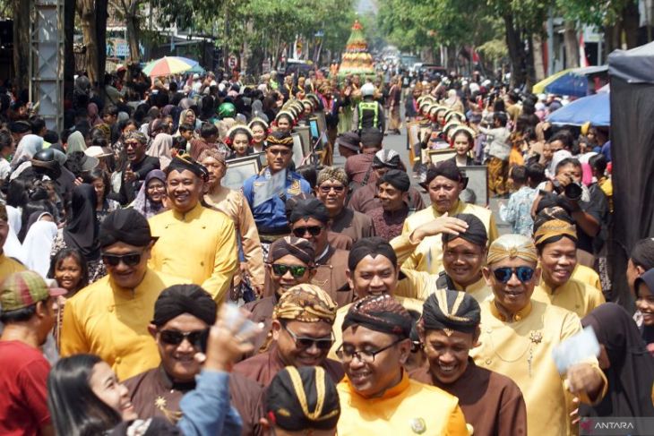 Ribuan warga ikuti kirab pusaka Hari Jadi Ke-832 Trenggalek