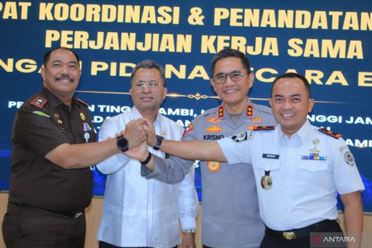 Kakanwil Ditjenpas Jambi tandatangani perjanjian kerja sama sidang elektronik