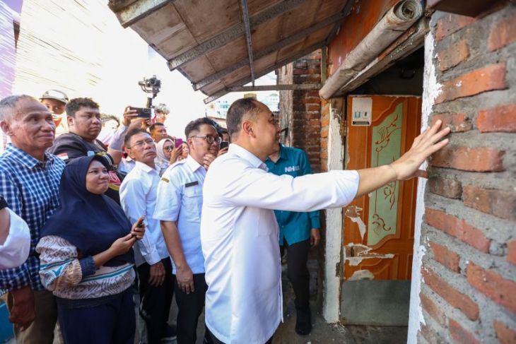 Menata rumah, menjaga warga