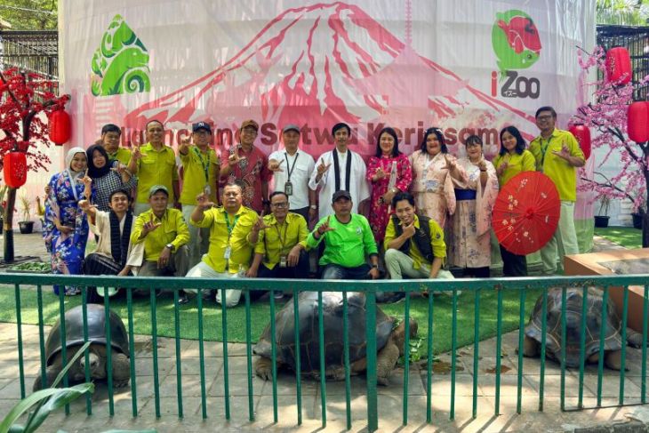 Surabaya Zoo welcomes four giant Aldabra tortoises in historic first