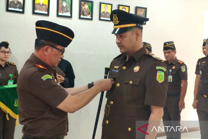 Kajari Toba lantik Tommy Eko Pradityo jadi Kasi Intelijen