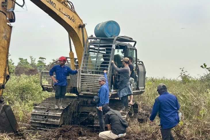 Gakkum Kehutanan amankan alat berat dan dua perambah hutan di Ketapang