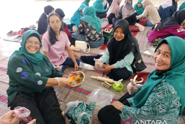 PKM dosen Unesa ajarkan teknologi ekstraksi nutrisi cegah anemia
