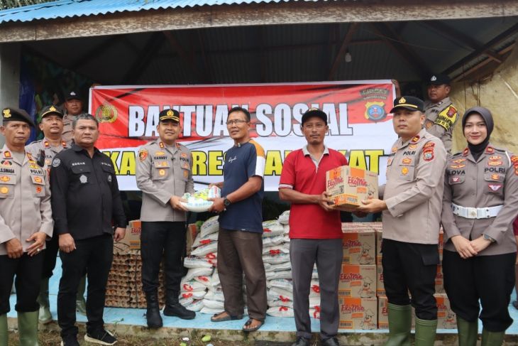 Polres Langkat salurkan bantuan untuk korban banjir warga Padang Tualang