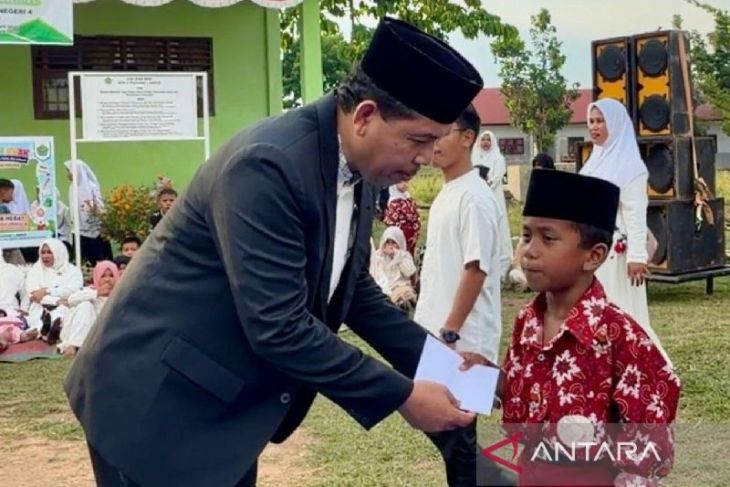 Kemenag Padang Lawas santuni siswa kurang mampu hingga guru mengaji