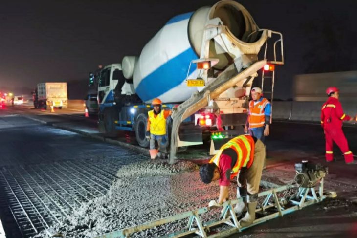 Jasamarga lakukan pemeliharaan jalan Tol Jakarta-Cikampek