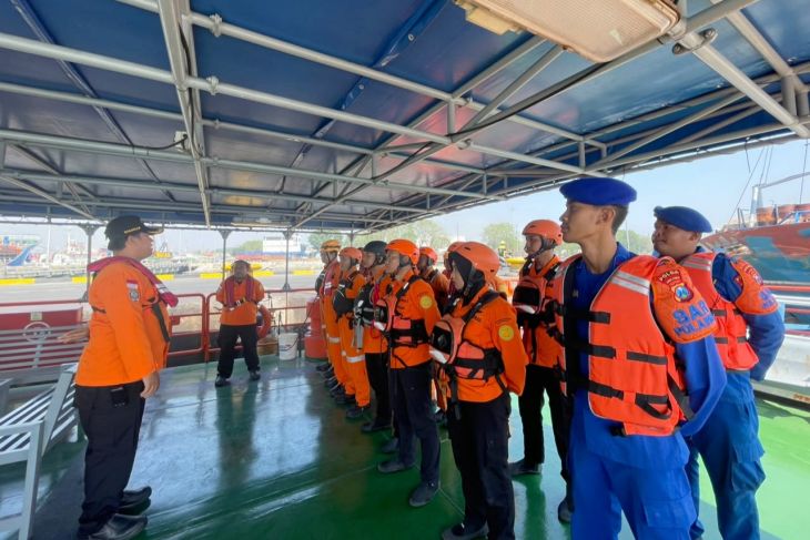 Basarnas kerahkan KN SAR 249 cari delapan ABK TB MT20 1301